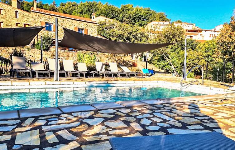 Location de vacances pour 9 personnes, avec piscine et vue ainsi que jardin et terrasse, animaux acceptés à Taulis