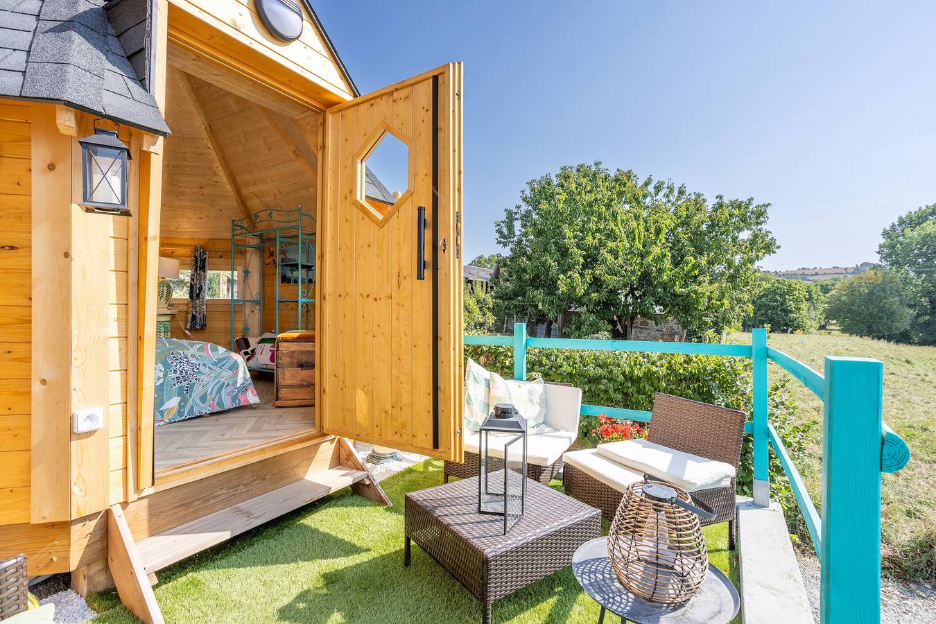 Les Philous Gourmands - Chambre d'hôtes Chalet - Bora Bora - avec terrasse privée in Sèvremont, Fontenay-le-Comte