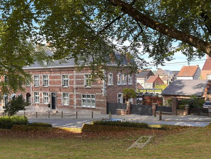 Location de vacances pour 8 personnes, avec Terrasse ainsi que Jardin et Vue à Courcelles (Hainaut)