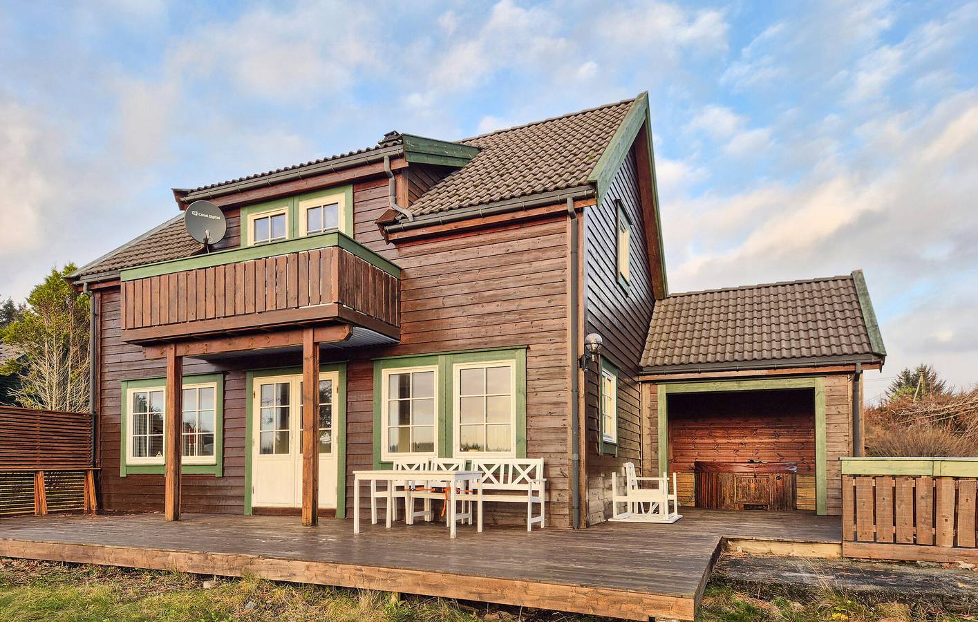 Ferienhaus für 10 Personen mit Terrasse in Radøy