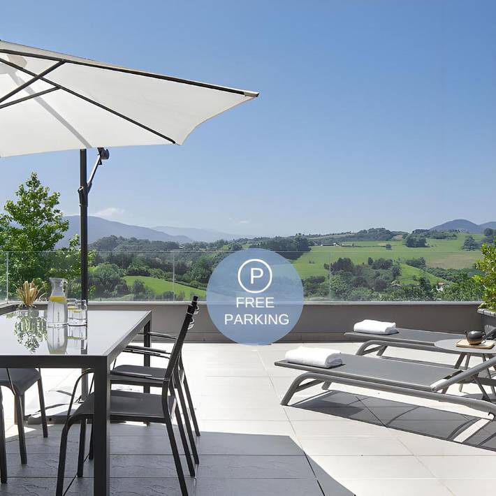 Apartahotel para 6 personas, con Balcón y Terraza además de Jardín y Vistas en el País Vasco