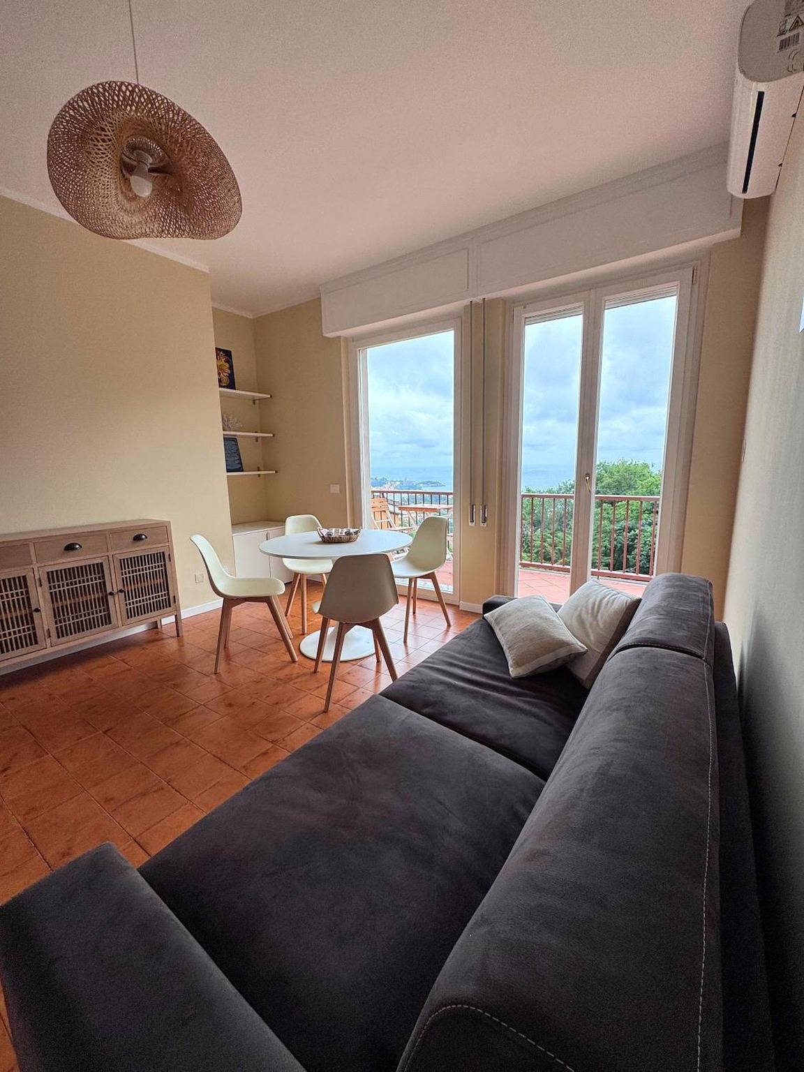 Entire apartment, Apartment 'Casa Blu' with Sea View, Wi-Fi and Air Conditioning in Lerici Municipality, Natural Park of Montemarcello-Magra-Vara