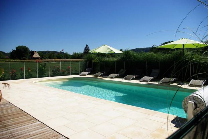 Location de vacances pour 2 personnes, avec piscine ainsi que vue et jardin à Vézac - 3