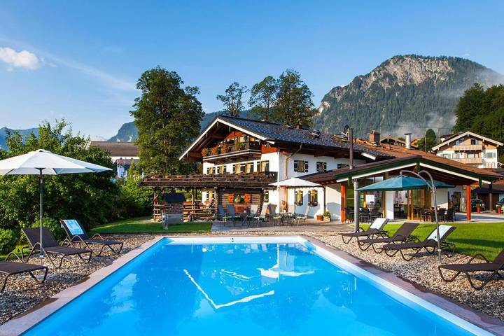BnB für 2 Personen, mit Balkon und Terrasse sowie Garten und Pool in Schönau am Königssee