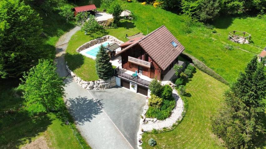Gîte pour 7 personnes, avec piscine ainsi que vue et jardin à Lepuix