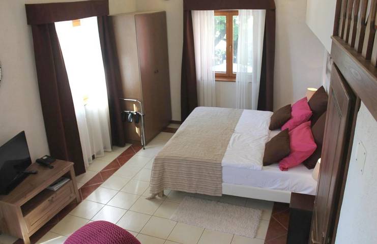 Gîte pour 4 personnes, avec piscine et jardin ainsi que sauna et jacuzzi à Motovun - 3