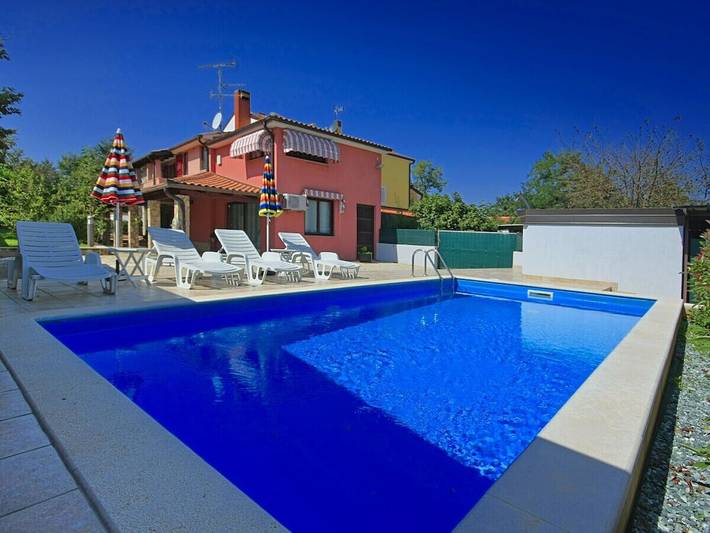 Ferienhaus für 8 Personen, mit Terrasse und Garten sowie Pool in Žikovići