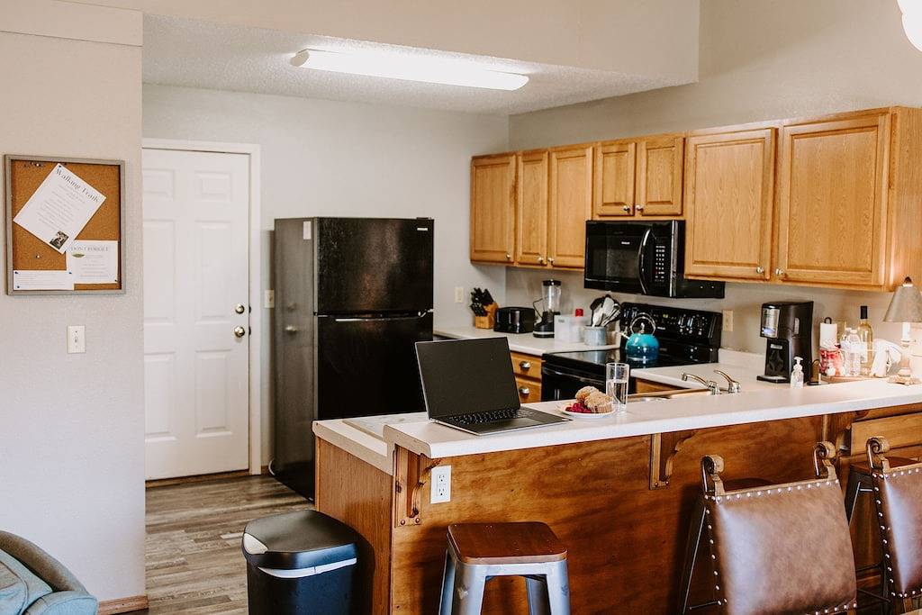 Prime Location Cottage- King Suite in Springfield (MO), Greene County (MO)