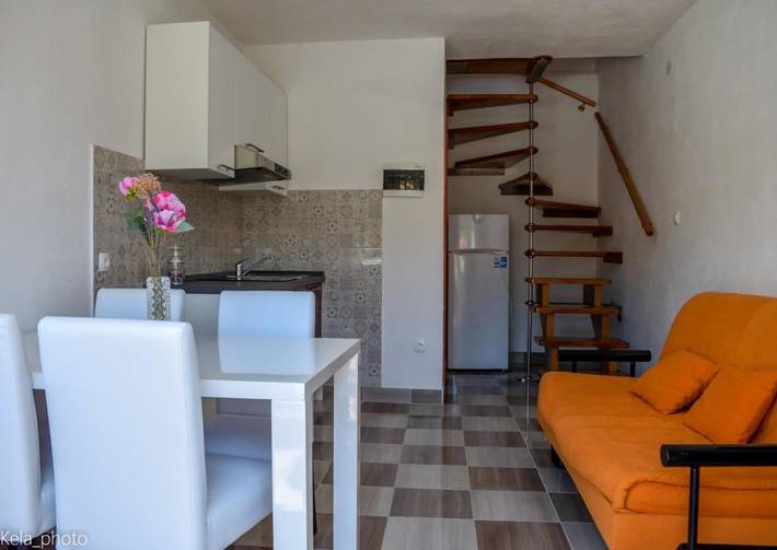 Apartament wakacyjny dla 2 osób, z balkon i widok w Iz