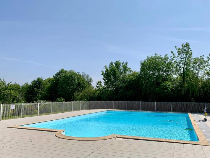 Location de vacances pour 2 personnes, avec terrasse et piscine, adapté aux familles dans Moncoutant-sur-Sèvre
