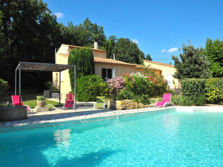 Ferienhaus für 8 Personen, mit Terrasse und Garten sowie Pool