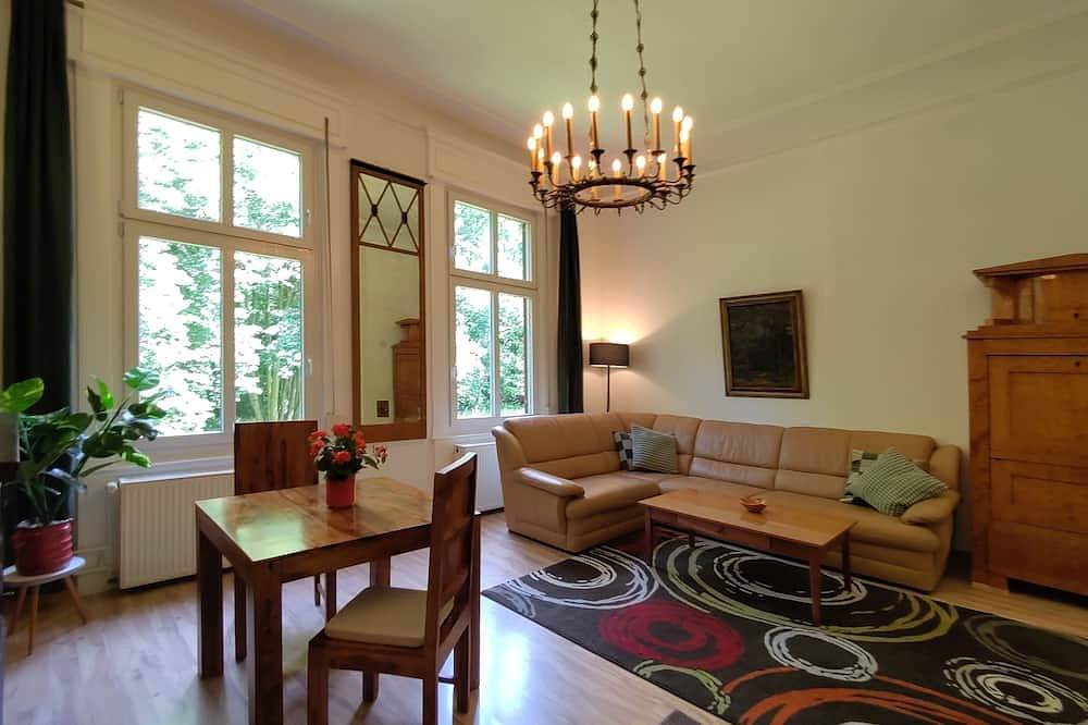 Hübsche moderne Ferienwohnung in historischer Villa direkt am Thüringer Wald in Tabarz, Rennsteig