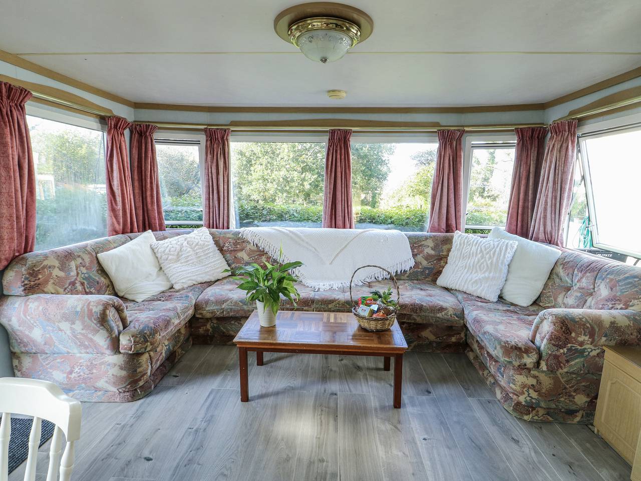 Meadow Island Caravan in Snowdonia