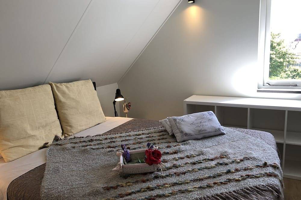 Renovated vacation home by the sea Breskens10 pers. child friendly, dog welcome. in Breskens, Zeeuwse Kust