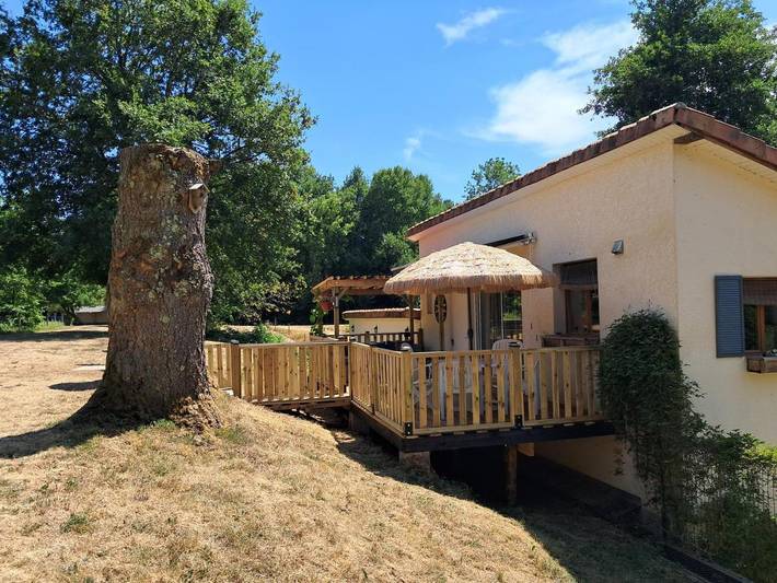 Location de vacances pour 4 personnes, avec Terrasse et Jardin ainsi que Piscine et Vue à Saulgond - 2