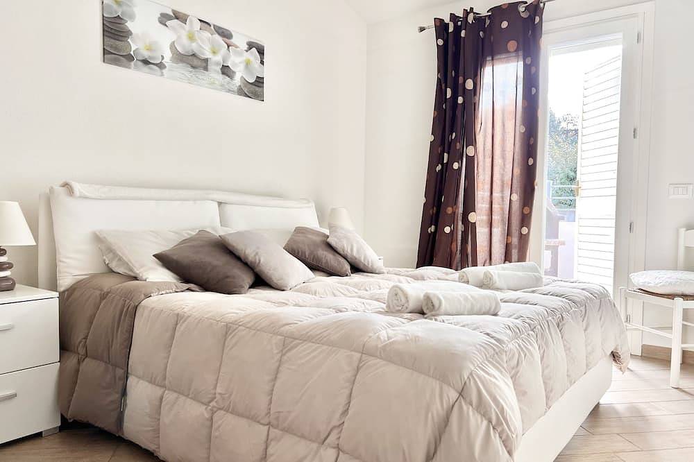 Villa con 2 camere da letto, piscina privata, vicino alla spiaggia e ai negozi, di recente costruzione in Codaruina/Valledoria, Valledoria