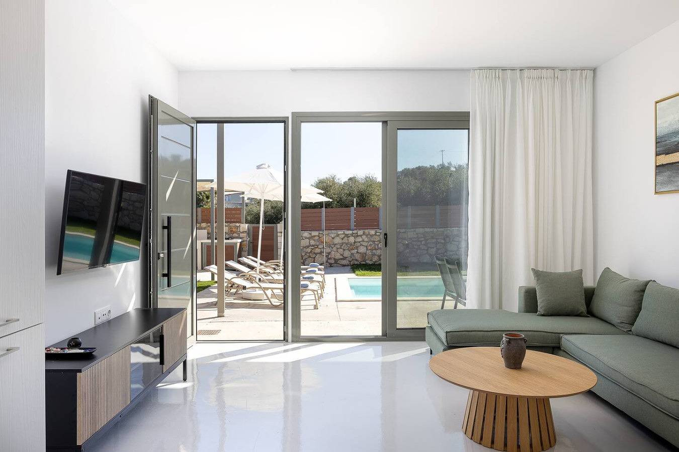 Stylish Villa w/ Heated Pool & Bbq, near Rethymno in Rethymno und Umgebung