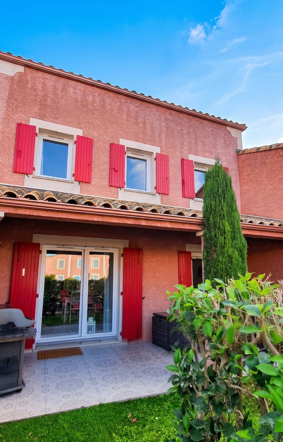 Schöne Ferienwohnung nahe Béziers mit Gemeinschaftspool in Béziers, Côte d'Améthyste