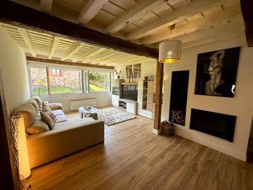 Casa rural para 6 personas, con vistas además de terraza y jardín en Valdáliga