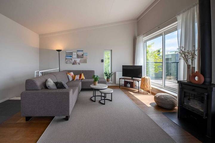 Ferienhaus für 8 Personen, mit Garten und Whirlpool sowie Balkon in Kortgene