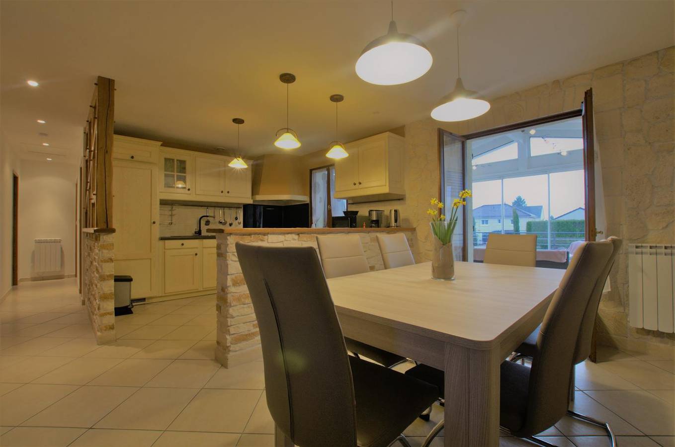 Aux Traits d'Union in Maizières-la-Grande-Paroisse, Aube (desambiguación)