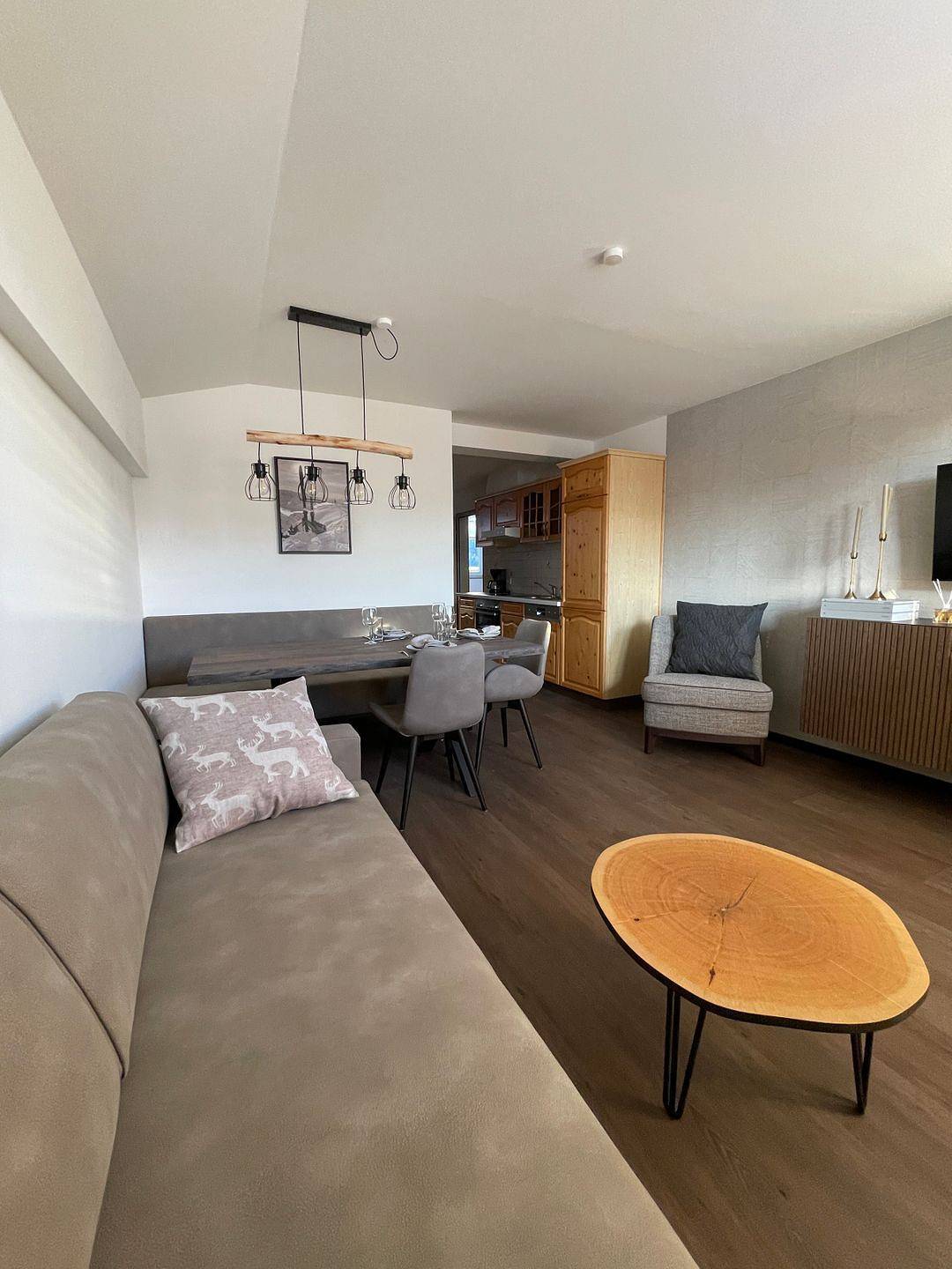 Geheel appartement, Vakantieappartement voor 4 personen met uitzicht in Königsleiten, Pinzgau
