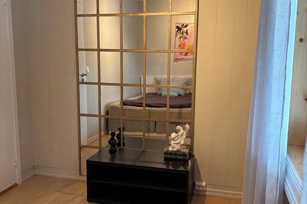 Ganze Wohnung, Modern 3-Bedroom Apartment in Raufoss Centre with Private Garden in Vestre Toten