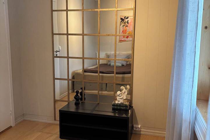 Ganze Wohnung, Modern 3-Bedroom Apartment in Raufoss Centre with Private Garden in Vestre Toten