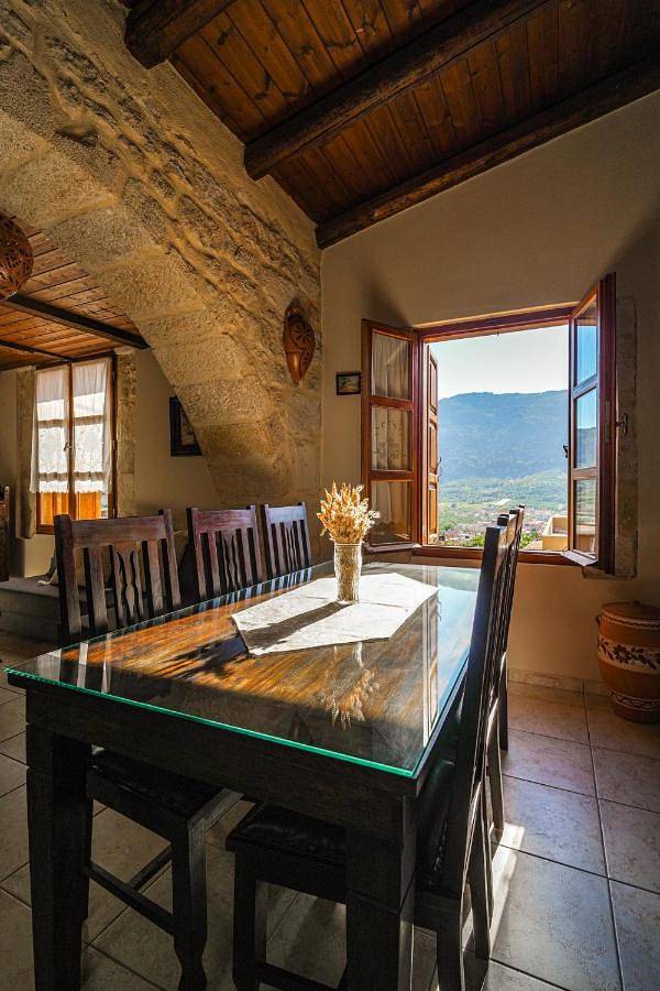 Appartement de vacances pour 5 personnes, avec Terrasse ainsi que Jardin et Vue
