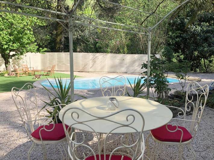Chambre d’hôte pour 4 personnes, avec piscine ainsi que jardin et jacuzzi à Molières-sur-Cèze