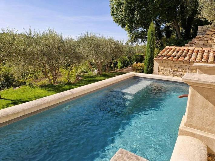 Location de vacances pour 8 personnes, avec terrasse ainsi que jardin et piscine à La Roque-sur-Pernes - 2