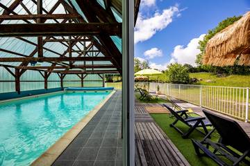 Gîte pour 4 personnes, avec jardin et piscine ainsi que vue sur le lac et terrasse, animaux acceptés à Montgreleix