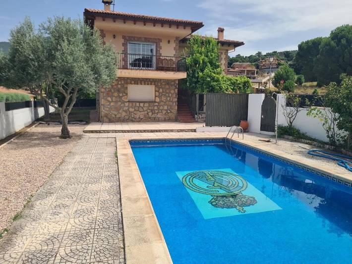 Casa de vacaciones para 6 personas, con jardín y vistas además de piscina y balcón - 1