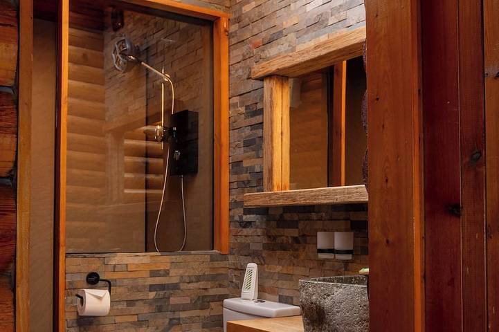 Self-Catering log cabin near Plockton and the Isle of Skye secluded, well equipped and dog friendly. in Highlands