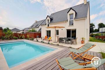 Location de vacances pour 8 personnes, avec jardin et piscine à Billiers