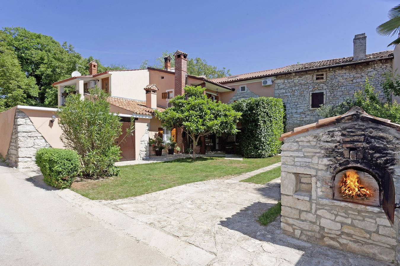 Ferienhaus Angelika * eingezäunter Garten, privater Pool, Wlan in Barban, Südküste Istrien