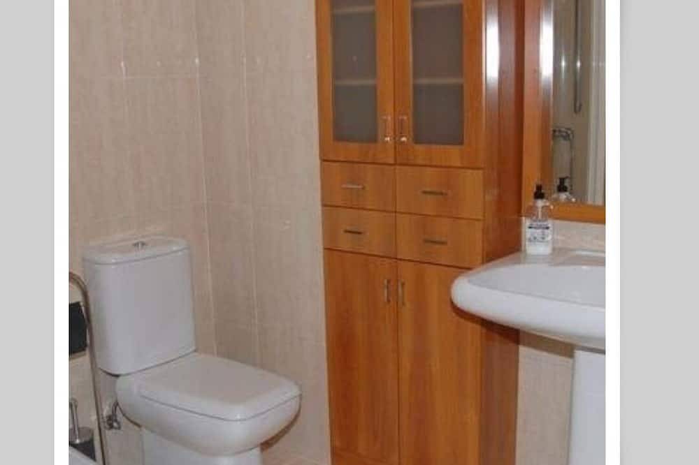 Entire apartment, Apartment with 2 double bedrooms (4 persons), 1 bathroom at 400 meters from the beach in Boiro, Rías Baixas