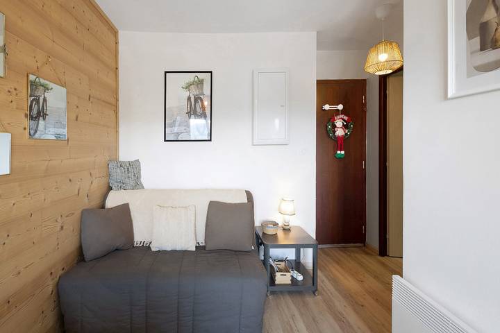 Entire apartment, Studio Apartment 'Soleil et Montagne' with Lake View and Balcony in Les Angles, Parc naturel régional des Pyrénées catalanes