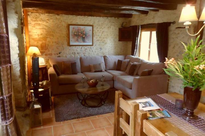 Gîte pour 5 personnes, avec jacuzzi ainsi que jardin et piscine à Bars - 4