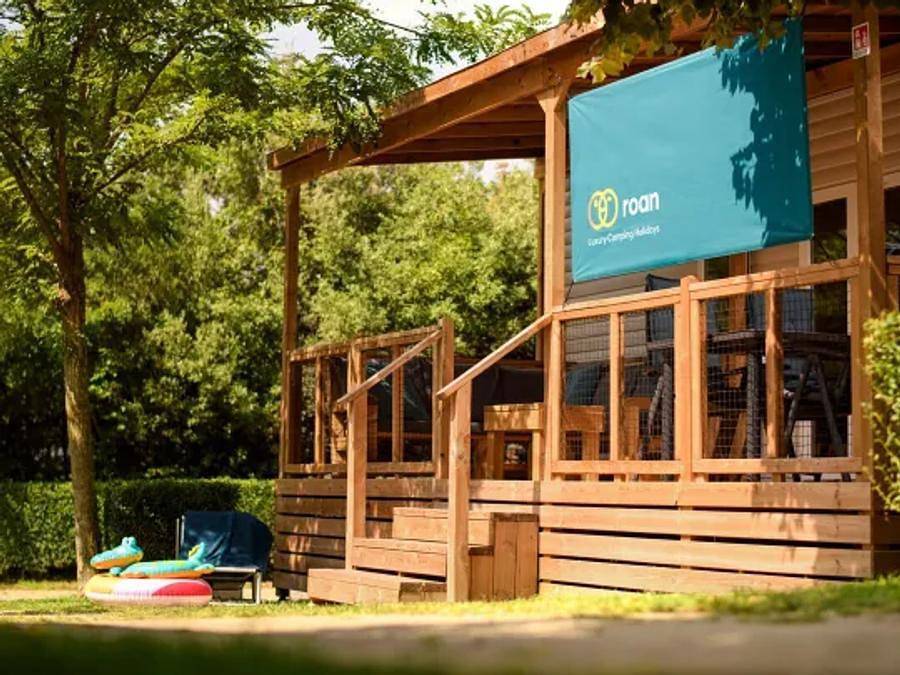 Camping Le Domaine de Beaulieu - Mobilhome 4 personnes - Premium 2 chambres Lounge in Givrand, Vallée de la Loire