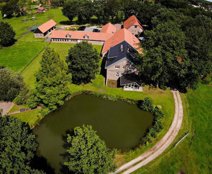 Hotel, mit Garten und Ausblick in Rastede