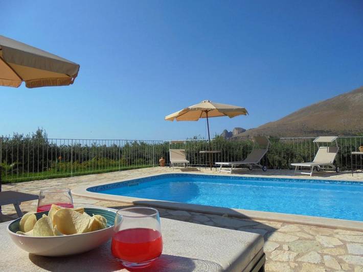 Ferienhaus für 4 Personen, mit Balkon und Garten sowie Pool und Ausblick