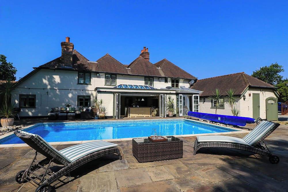 Beam Cottage, pet friendly, luxury holiday cottage in Warsash in Fareham, Hampshire