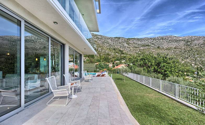 Villa La Mer - modern villa near Dubrovnik for twelve guests with a pool in Zaton, Grad Dubrovnik