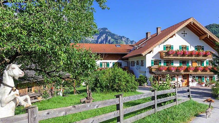 Hütte für 4 Personen, mit Balkon und Garten, kinderfreundlich in Untersberg