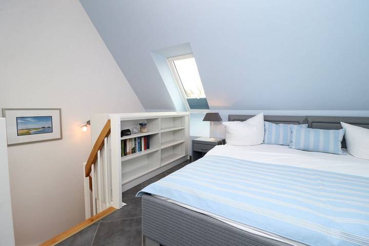 Ganze Wohnung, Ferienwohnung mit Boddenblick und 2 Balkonen, direkt am Ahrenshooper Hafen in Althagen, Ahrenshoop