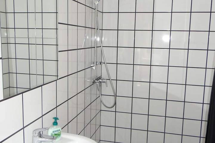 Ganze Wohnung, Ruhige, großzüge und  lichtdurchflutete Ferienwohnung/Loft mit großem Hofgarten in Buchholz, Müritz