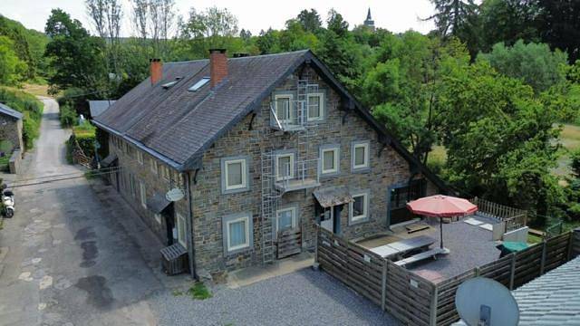 Location de vacances pour 15 personnes, avec jardin ainsi que sauna et vue dans Marcourt - 2