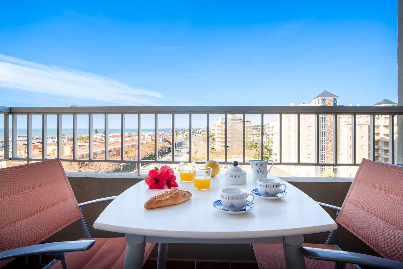 Ganze Wohnung, Ferienwohnung 'Bonito Piso a 1 Minuto de la Playa' mit Meerblick, Terrasse und Wlan in Islantilla, Lepe