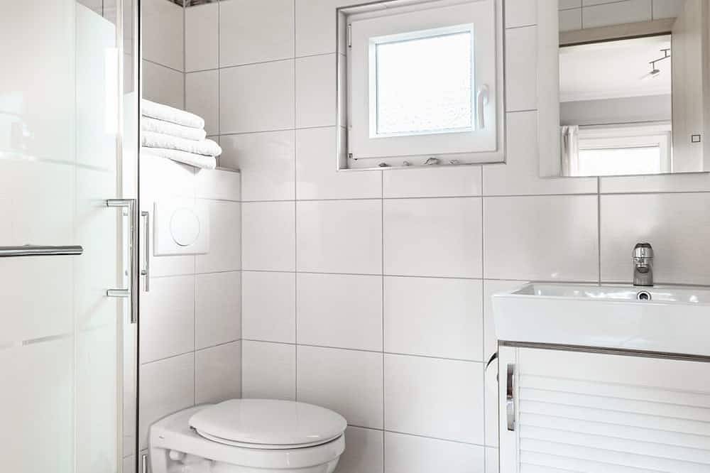 Ferienhaus auf 2 Etagen, mit großer Sonnenterrasse und Grillplatz in Hagen Auf Rügen, Lohme